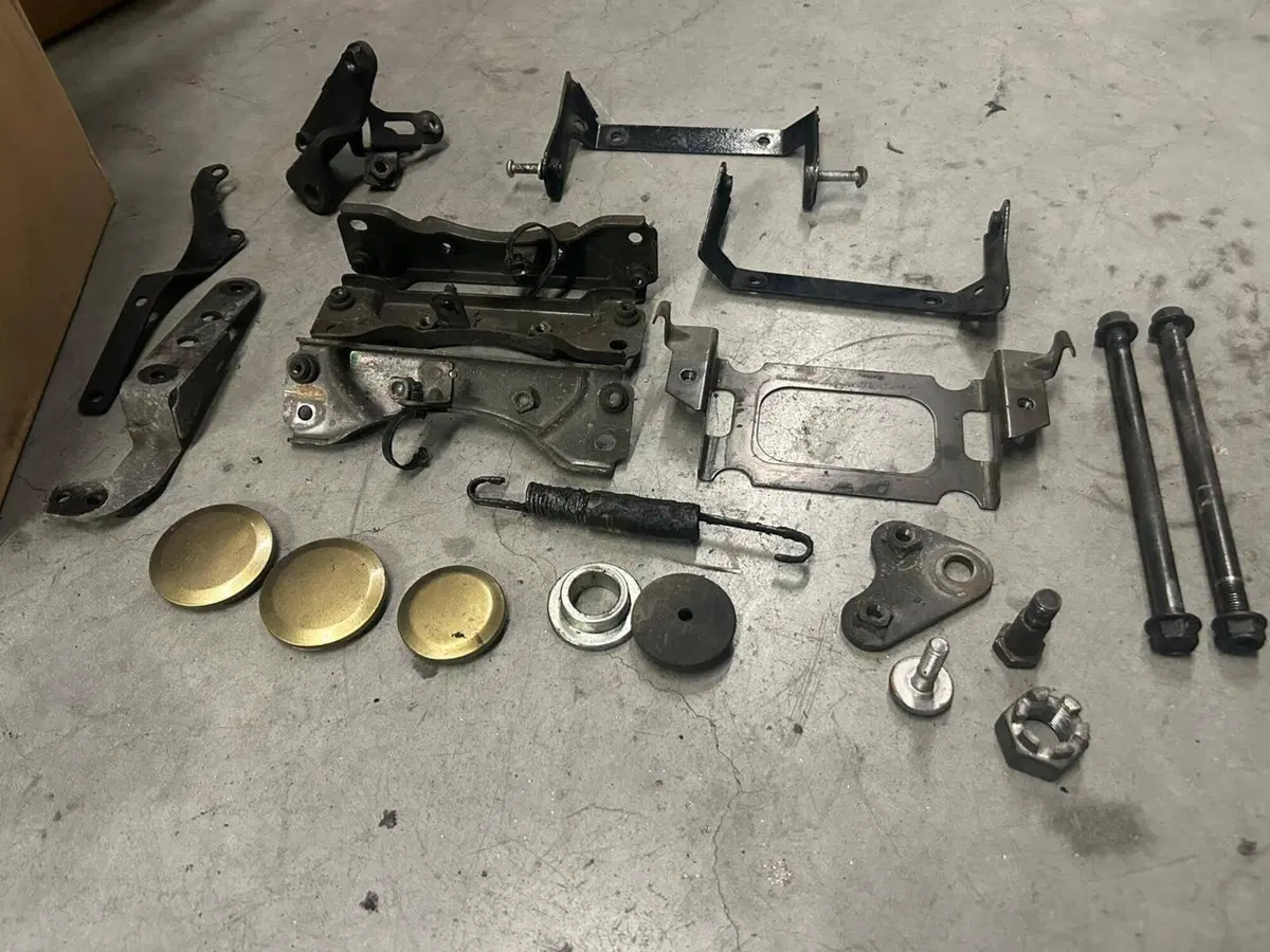 Bulloneria/minuteria/staffe varie Kawasaki ER6N 20