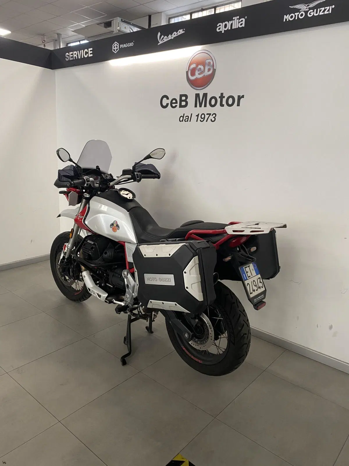 Moto Guzzi V85 TT Evocative Graphics (2019 - 20) (3)