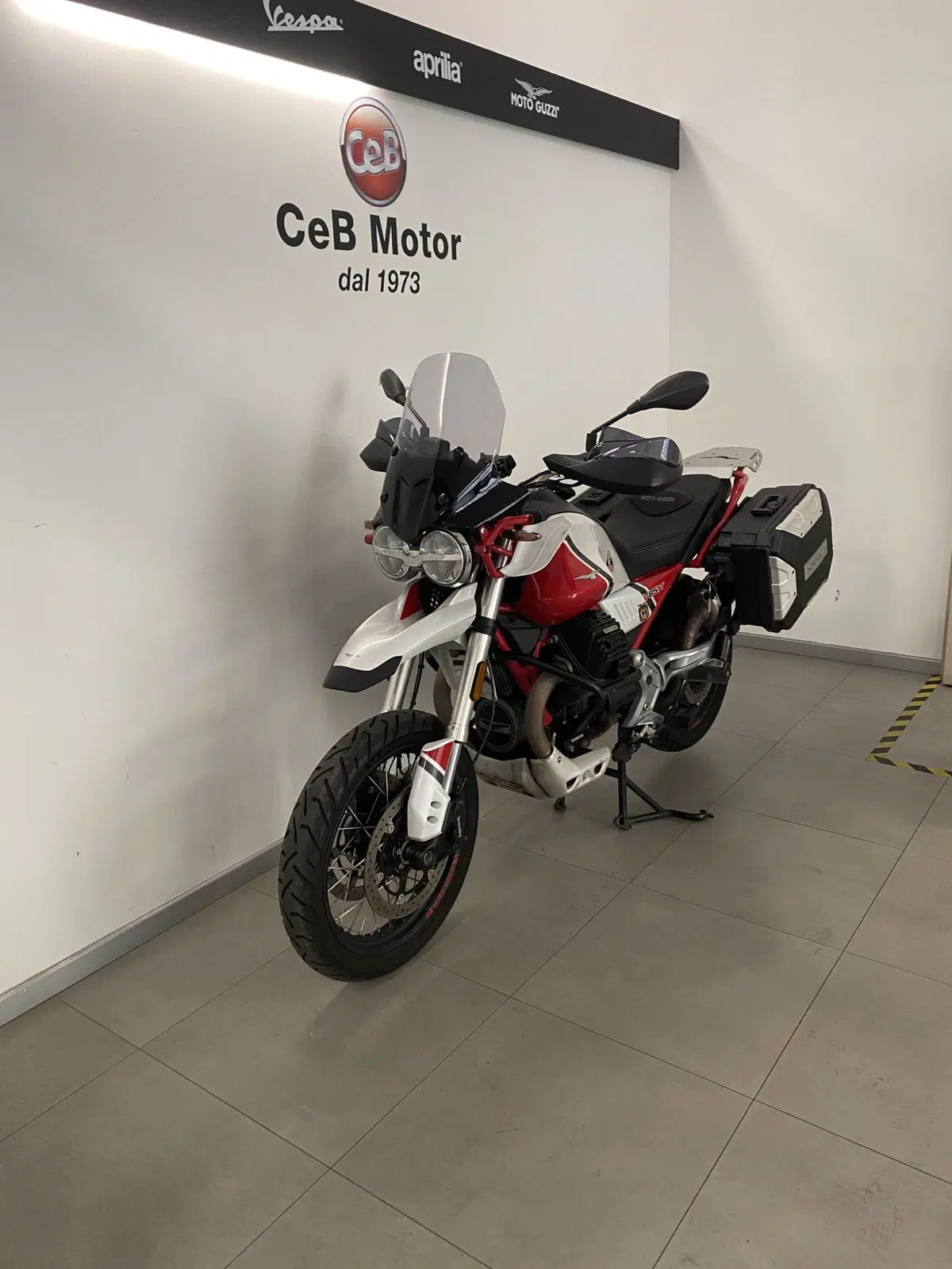 Moto Guzzi V85 TT Evocative Graphics (2019 - 20) (4)