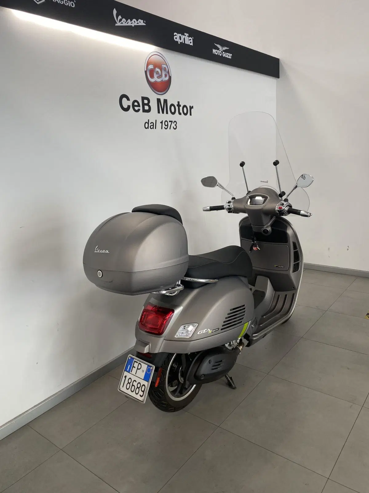 Vespa GTS 300 Super Tech (2023 - 24) (2)