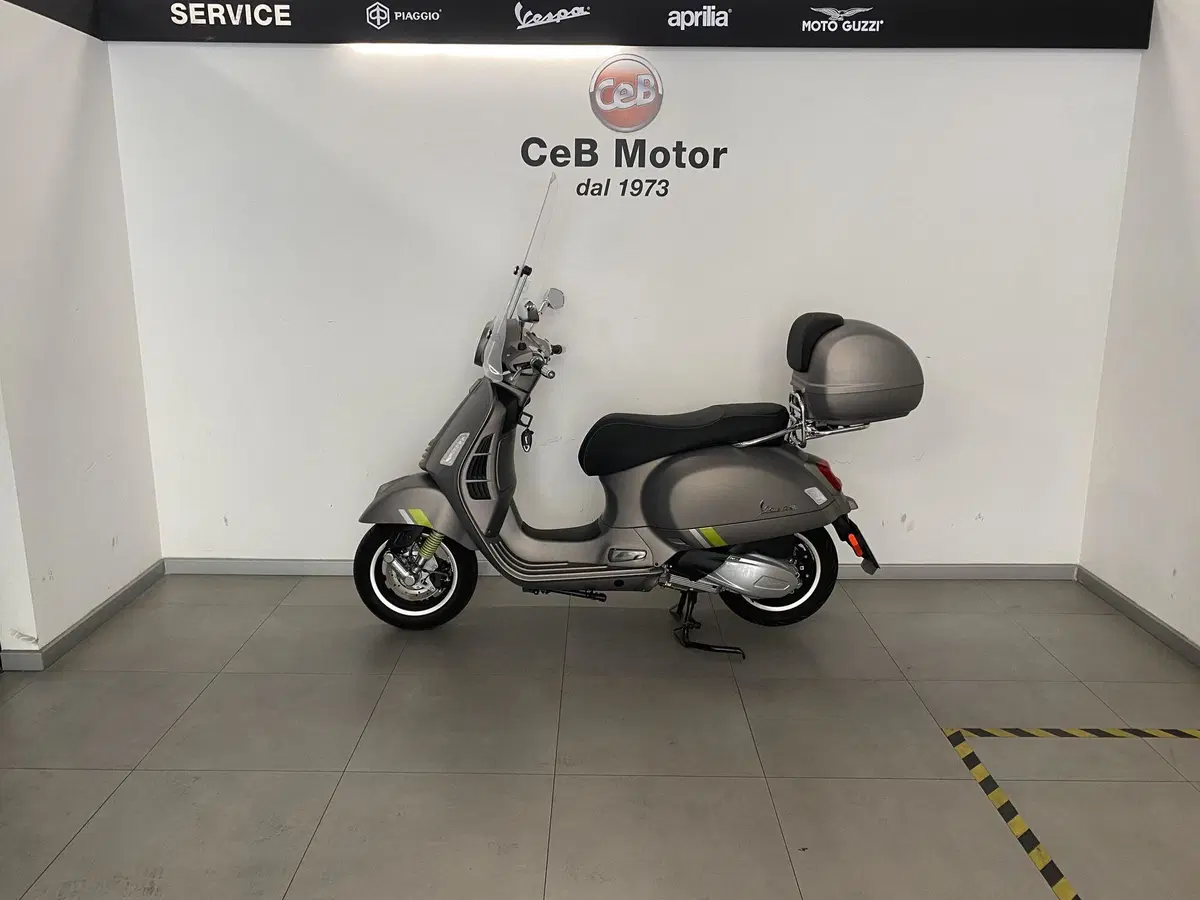 Vespa GTS 300 Super Tech (2023 - 24) (4)
