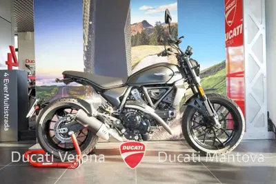 Ducati Scrambler 800 Icon Dark (2025 - 26) usata