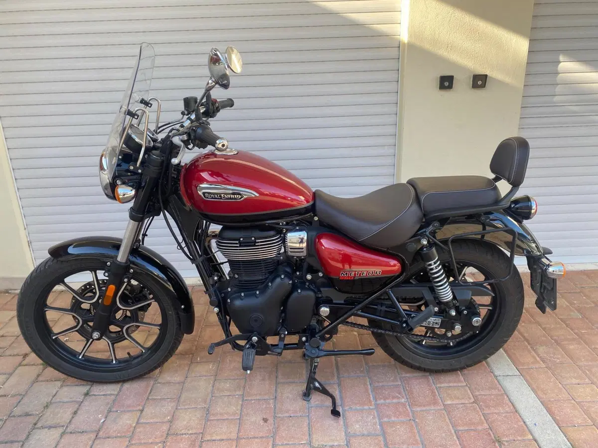 Royal Enfield Meteor 350 Aurora (2024 - 26) (2)