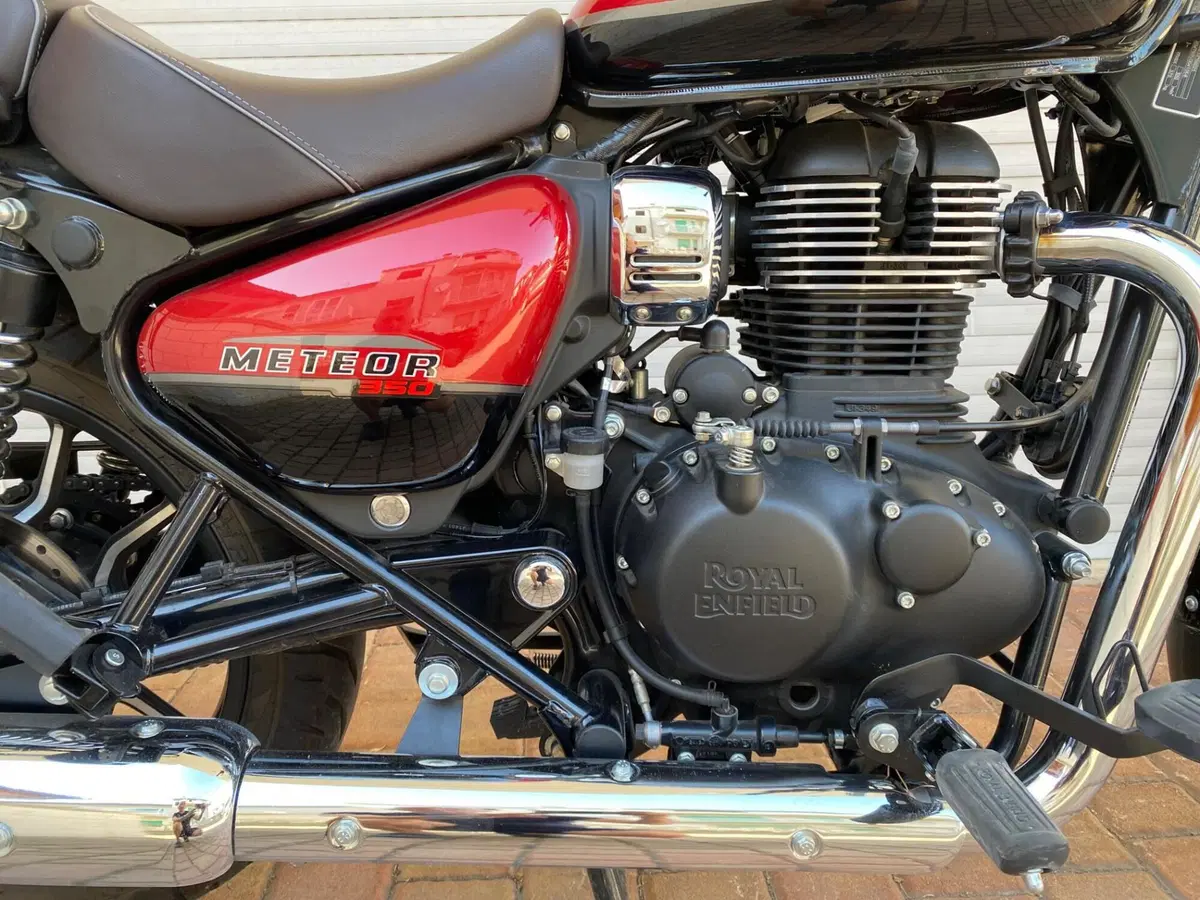 Royal Enfield Meteor 350 Aurora (2024 - 26) (6)