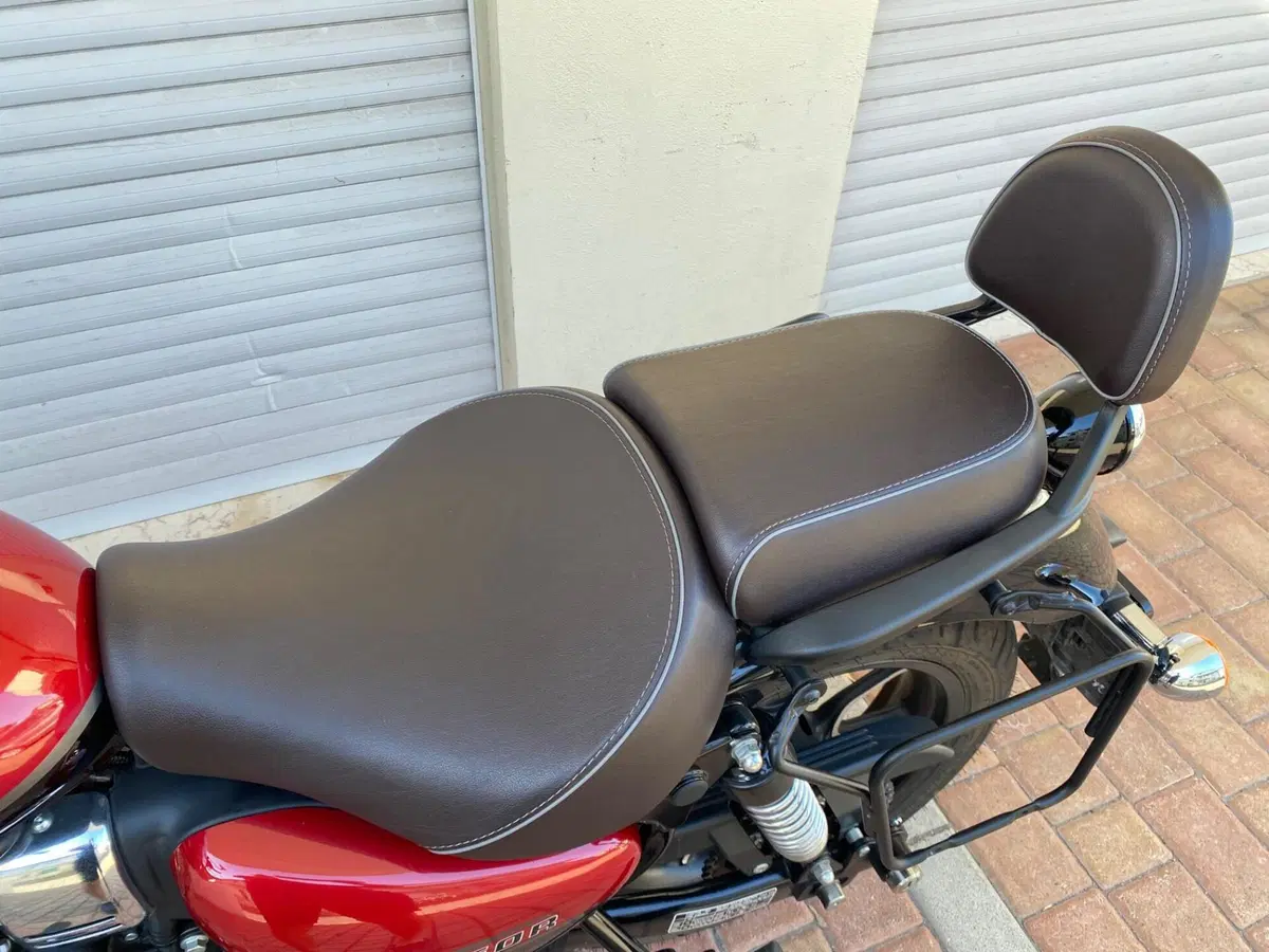 Royal Enfield Meteor 350 Aurora (2024 - 26) (7)