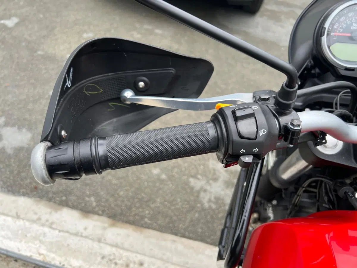 Royal Enfield Himalayan 411 (2021 - 24) (13)