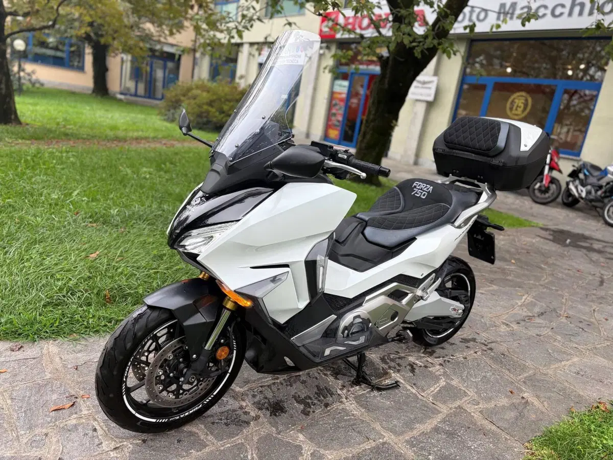 Honda Forza 750 DCT Urban (2021 - 24) (2)