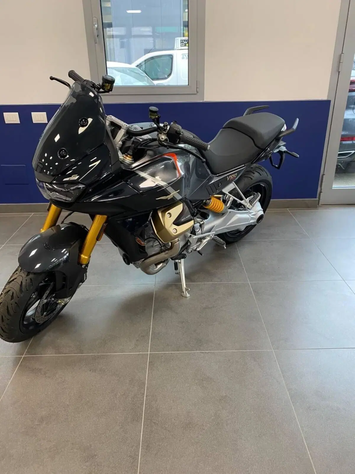 Moto Guzzi V100 Mandello S (2025 - 26)