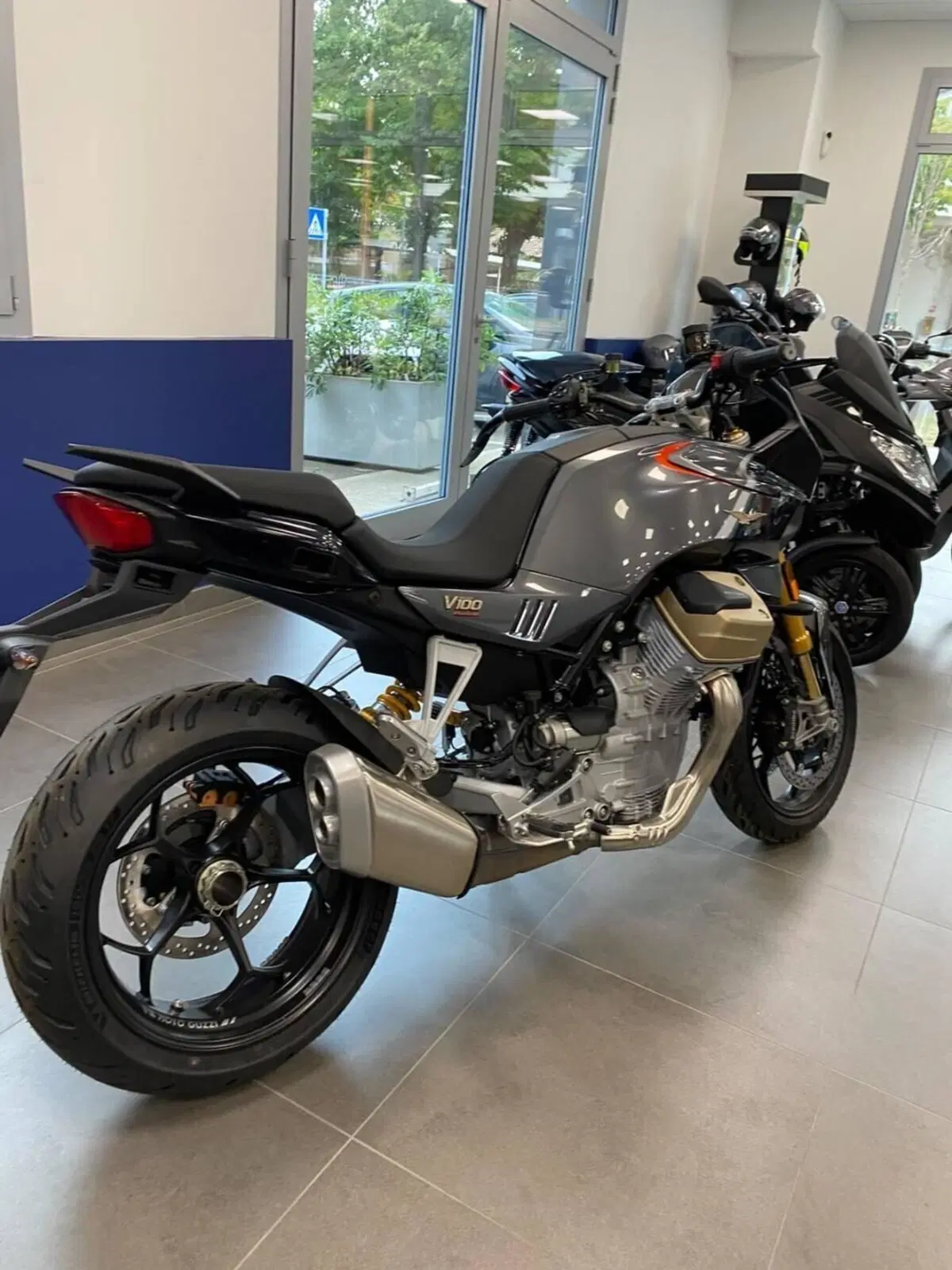 Moto Guzzi V100 Mandello S (2025 - 26) (3)
