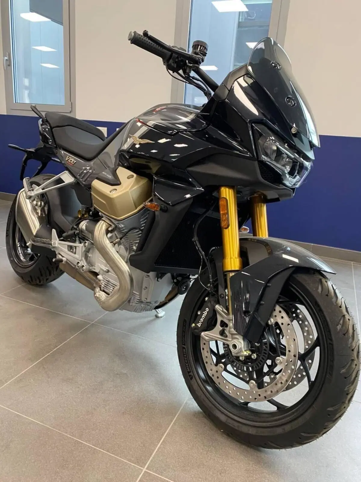 Moto Guzzi V100 Mandello S (2025 - 26) (5)