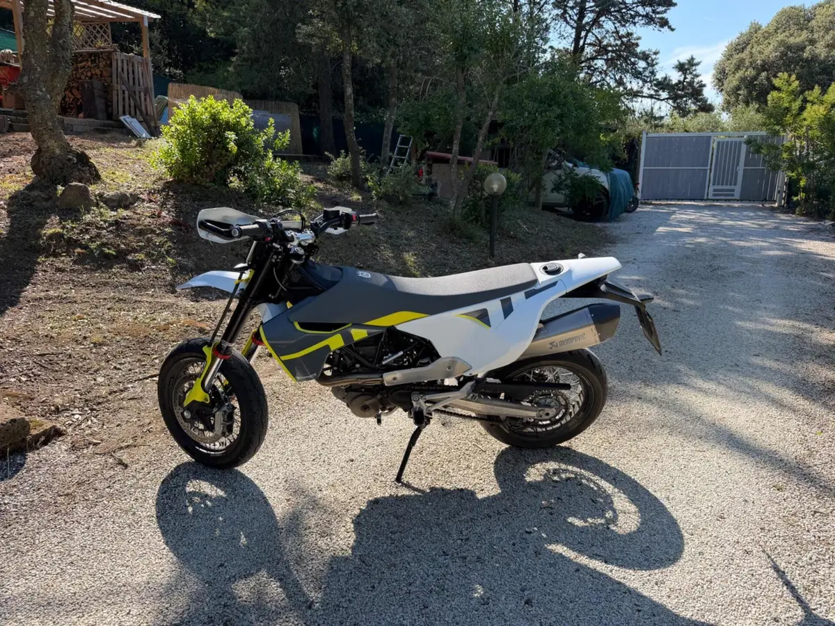 Husqvarna 701 Supermoto (2020) (2)