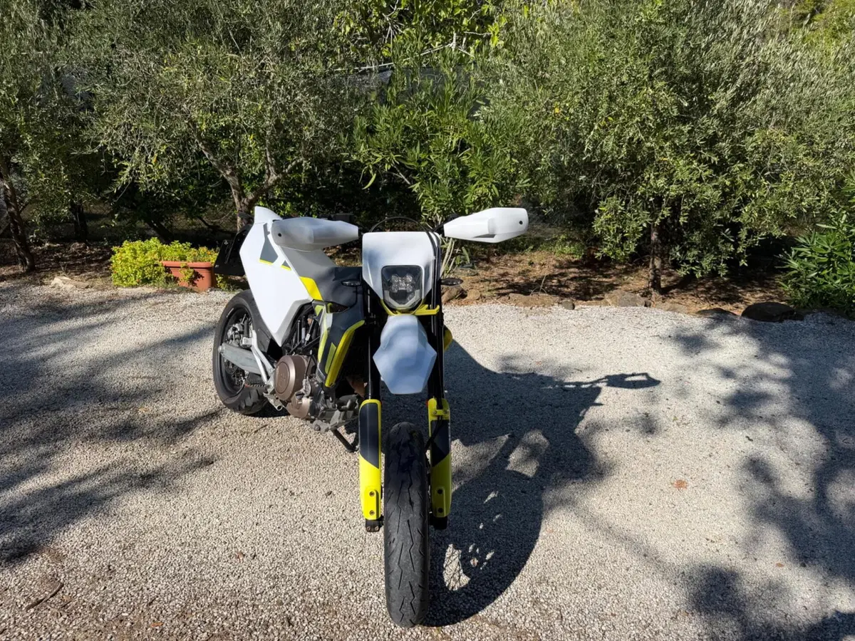 Husqvarna 701 Supermoto (2020) (3)