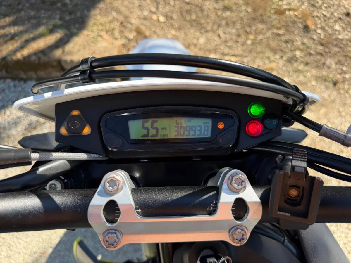 Husqvarna 701 Supermoto (2020) (4)