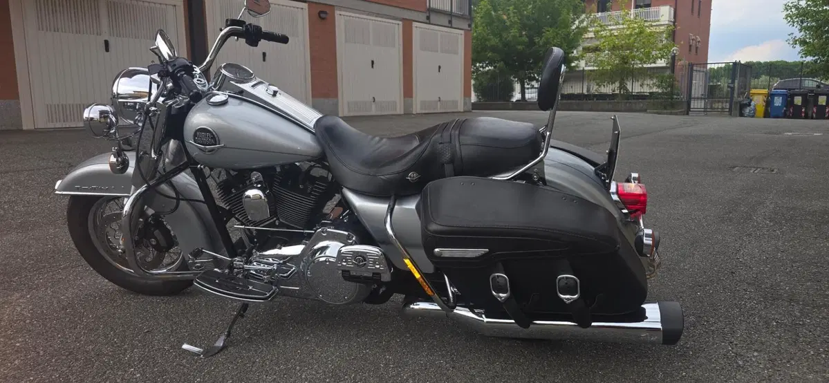 Harley-Davidson 1584 Road King Classic (2007 - 10) - FLHRC (2)