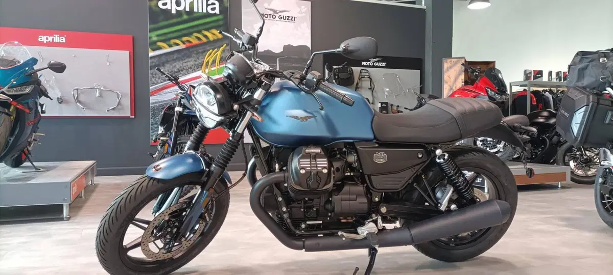 Moto Guzzi V7 Stone (2025 - 26)