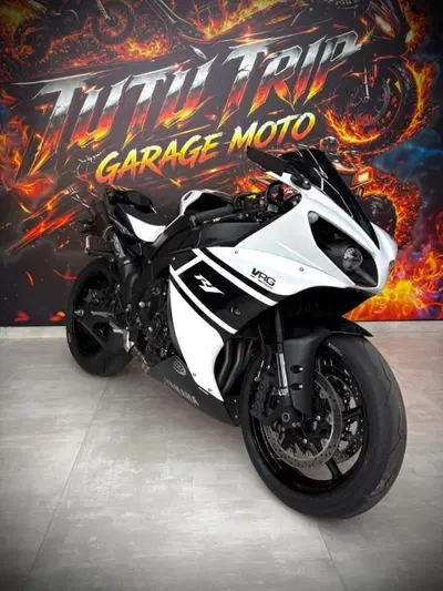 Yamaha YZF R1 (2015 - 16) usata