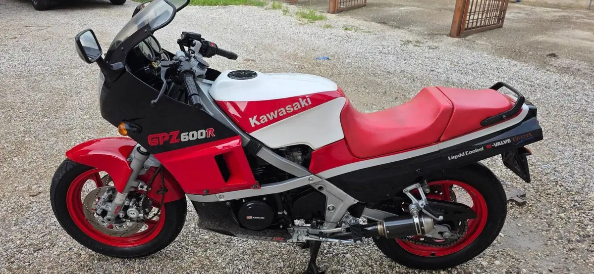 Kawasaki GPZ 600 R
