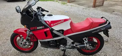 Kawasaki GPZ 600 R d'epoca