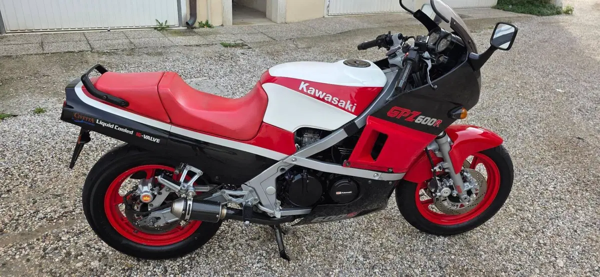 Kawasaki GPZ 600 R (6)
