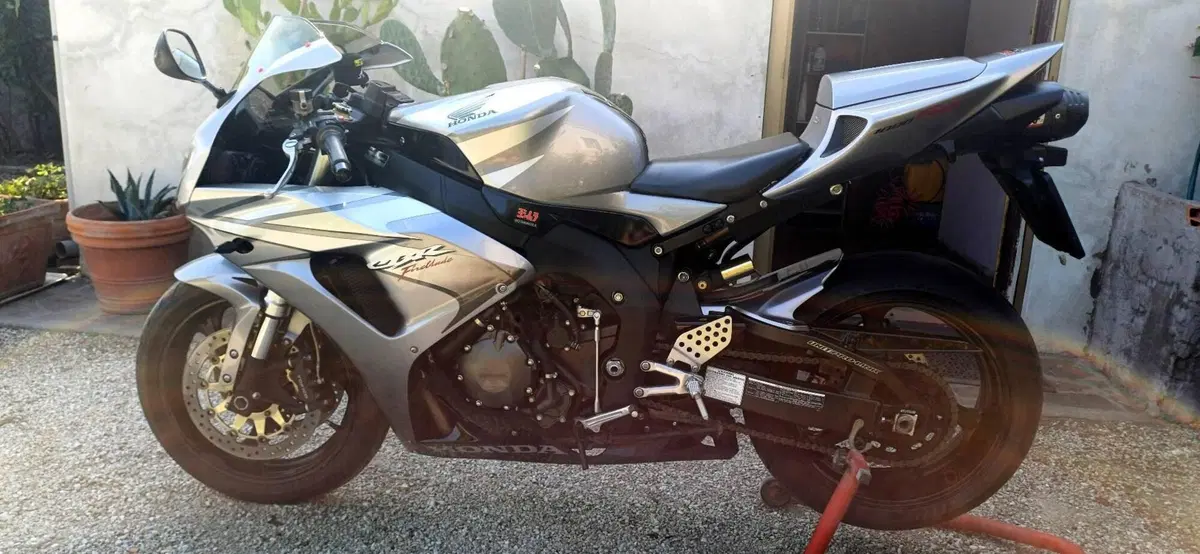 Honda CBR 1000 RR Fireblade (2006 - 07) (4)