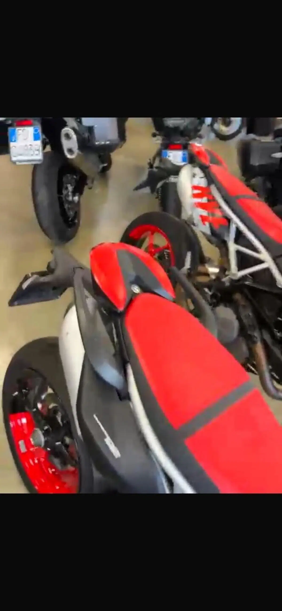 Ducati Hypermotard 950 RVE (2022 - 25) (2)