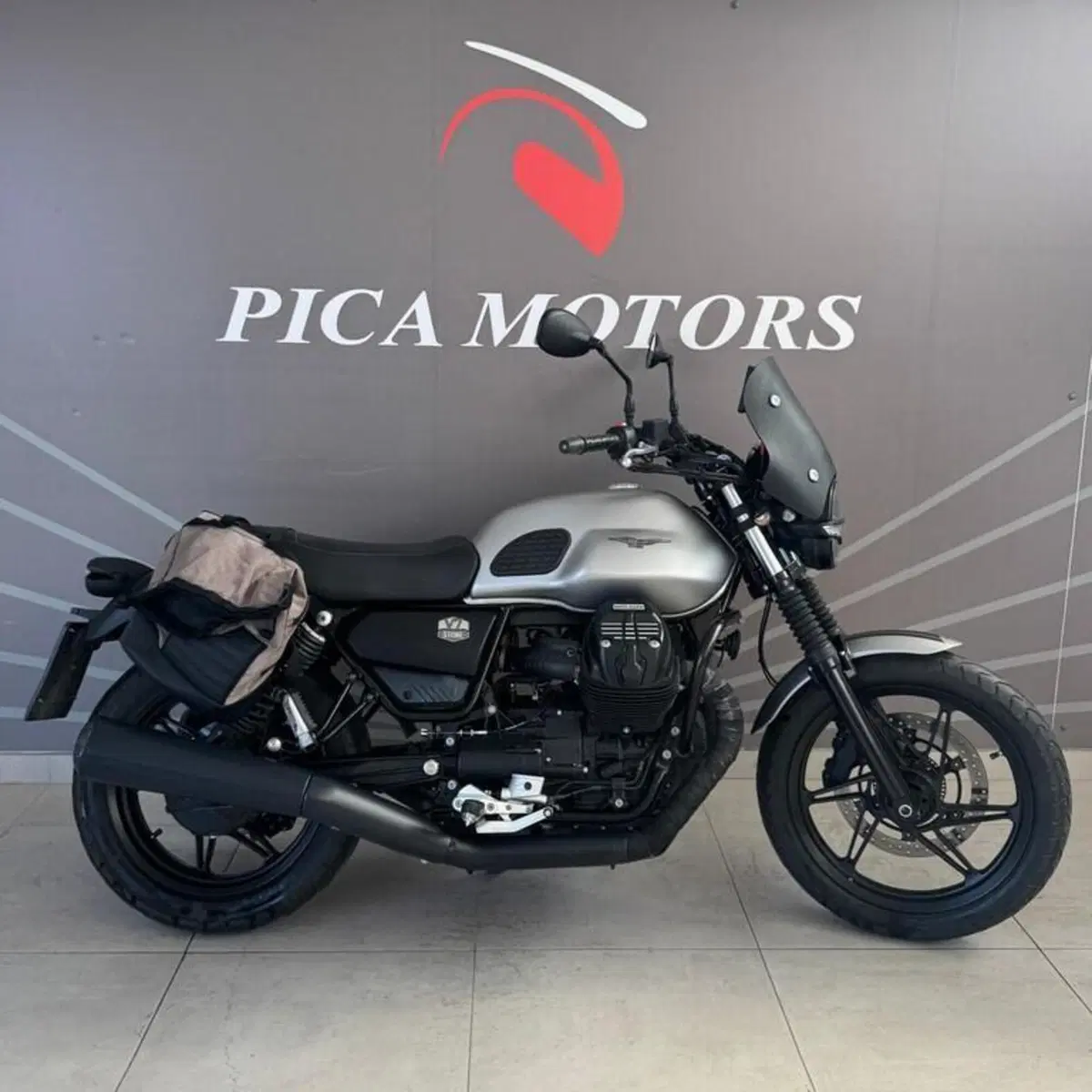 Moto Guzzi V7 Stone (2021 - 24)