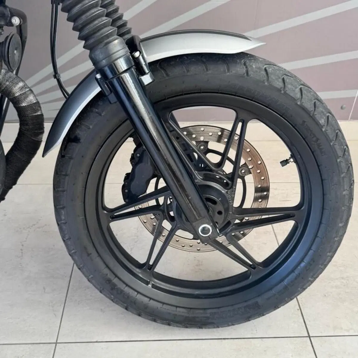 Moto Guzzi V7 Stone (2021 - 24) (4)