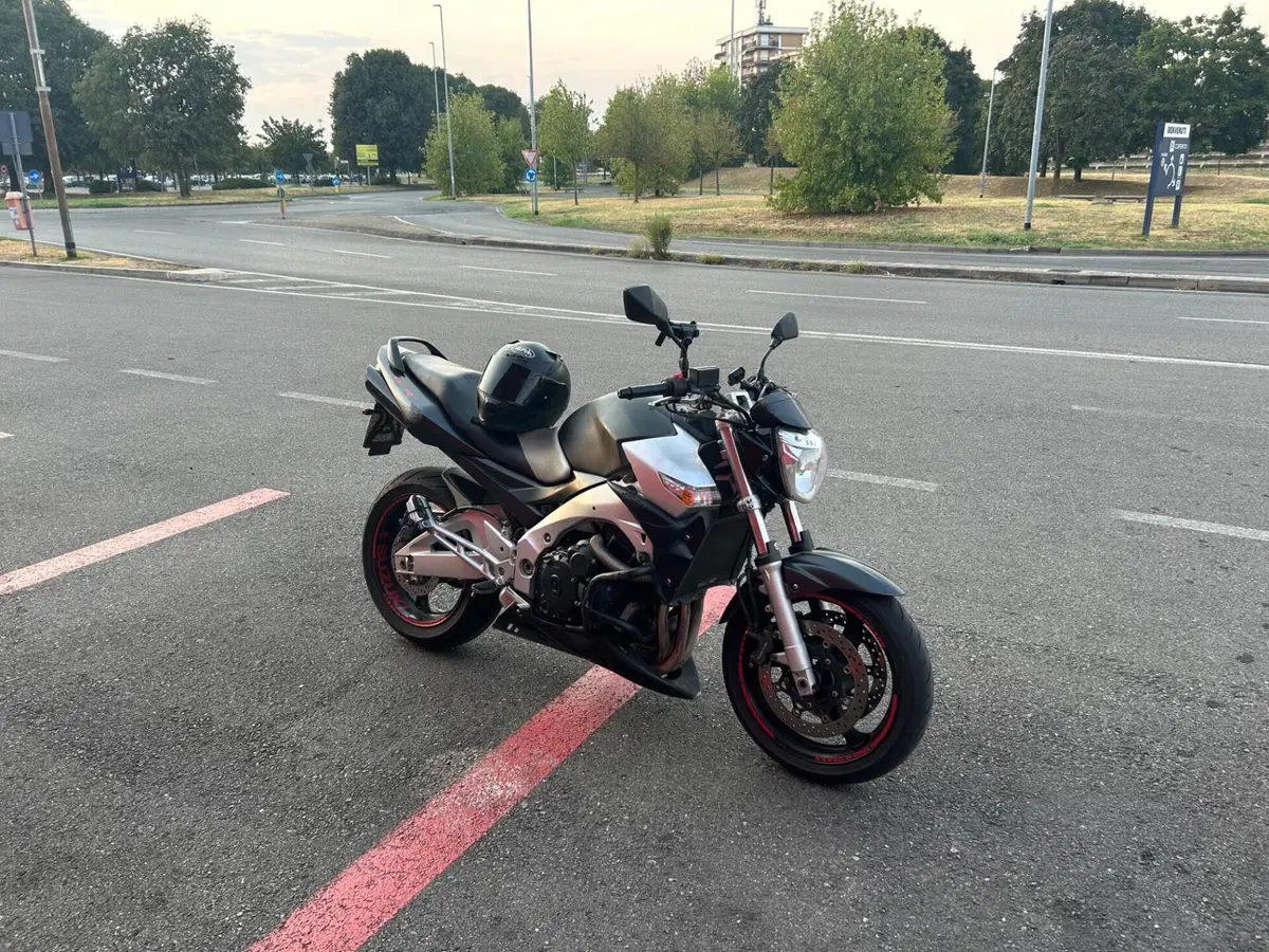 Suzuki GSR 600 (2006 - 11) (2)
