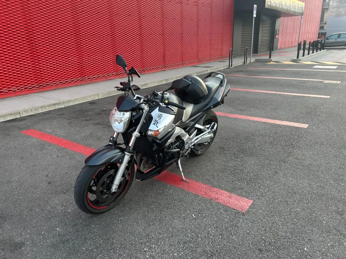 Suzuki GSR 600 (2006 - 11) (3)