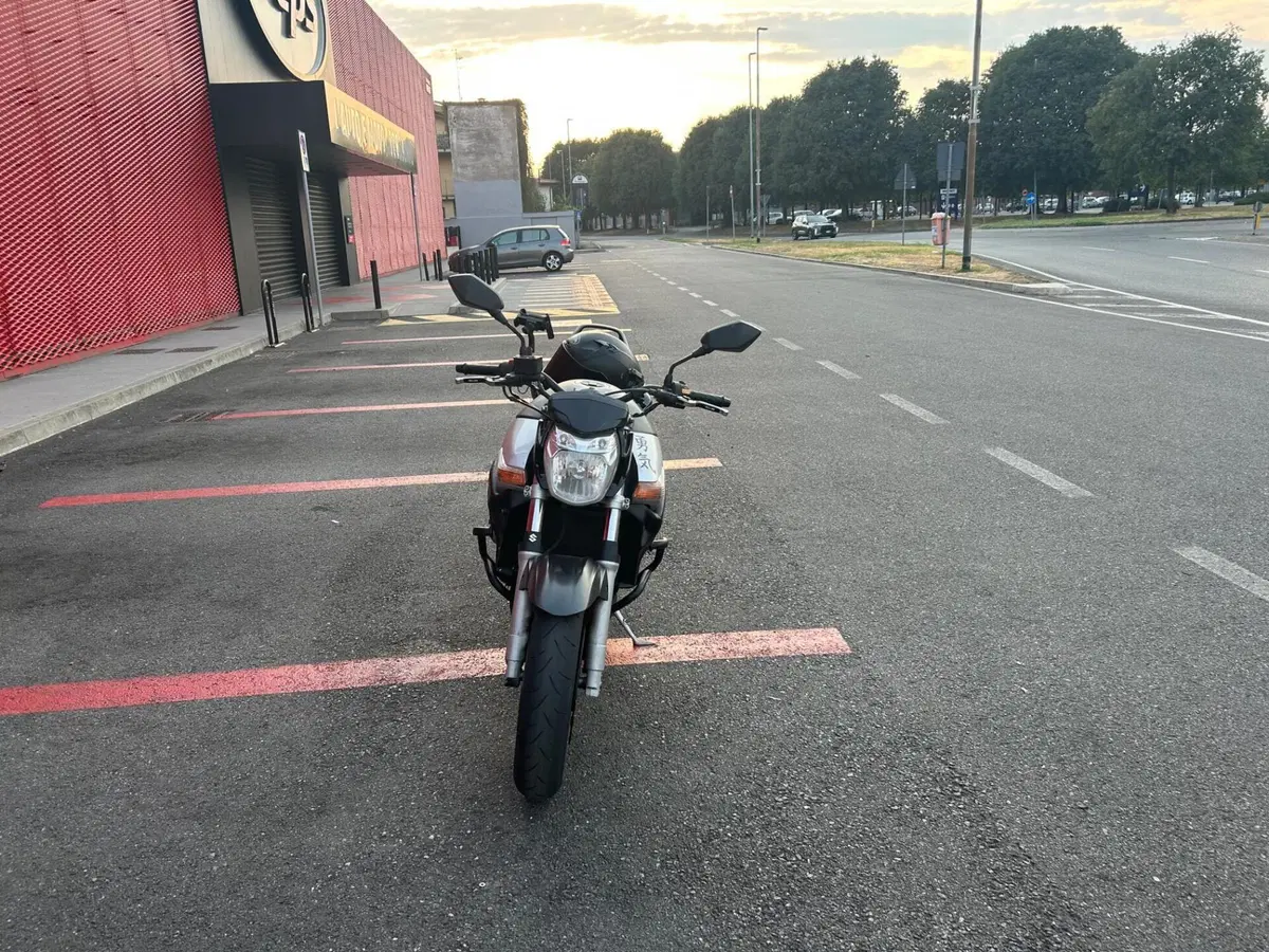 Suzuki GSR 600 (2006 - 11) (4)