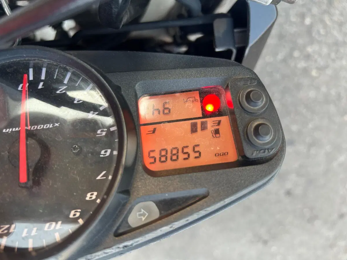 Suzuki GSR 600 (2006 - 11) (6)