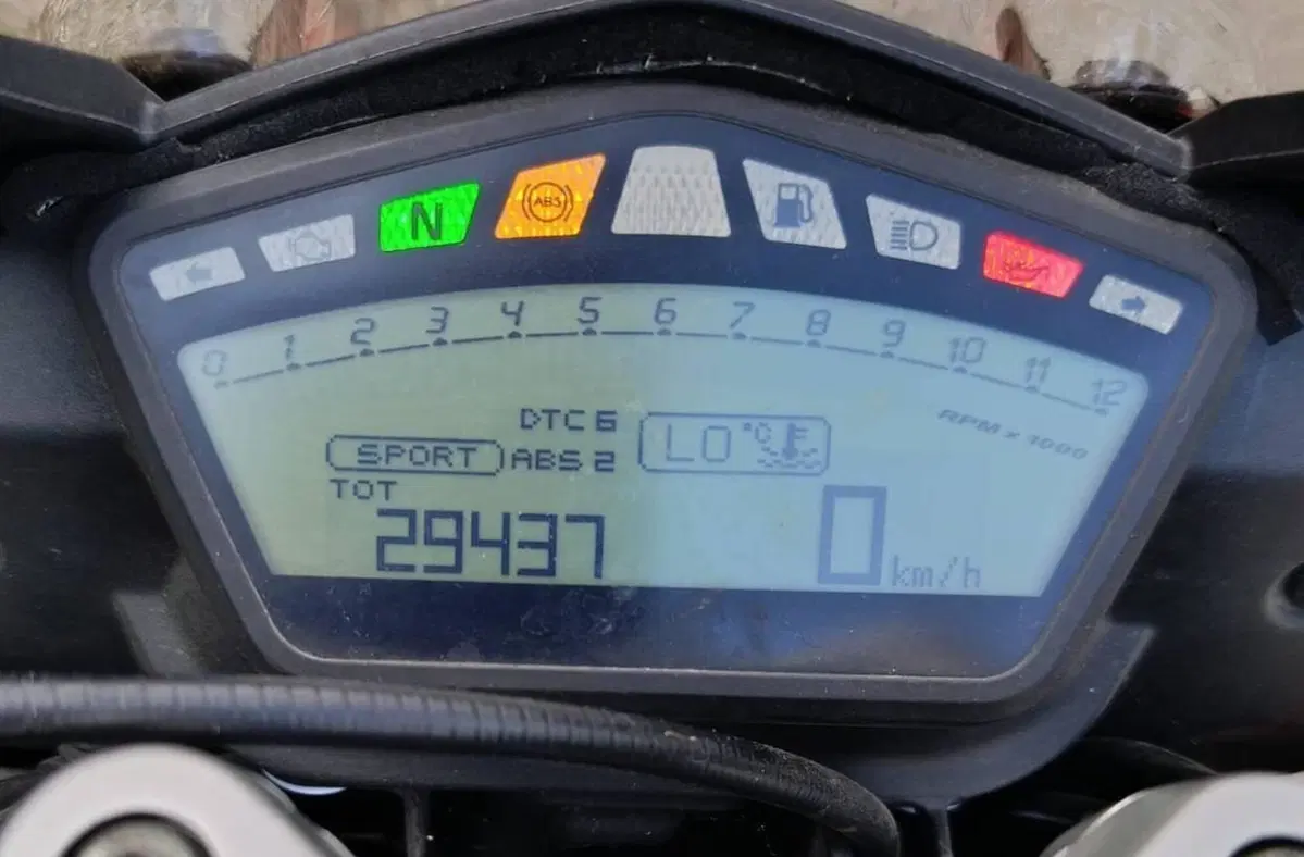 Ducati Hyperstrada 821 (2013 - 15) (4)
