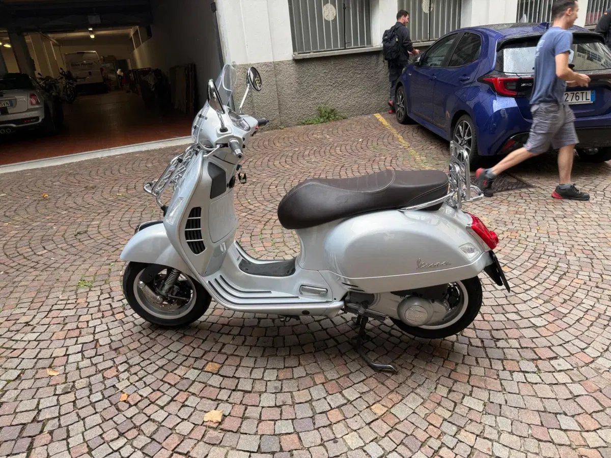 Vespa GTS 300 Touring ABS (2014 - 16) (2)