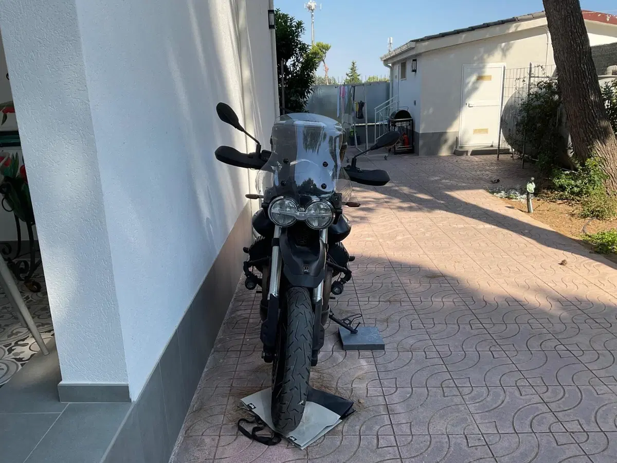Moto Guzzi V85 TT (2019 - 20) (4)