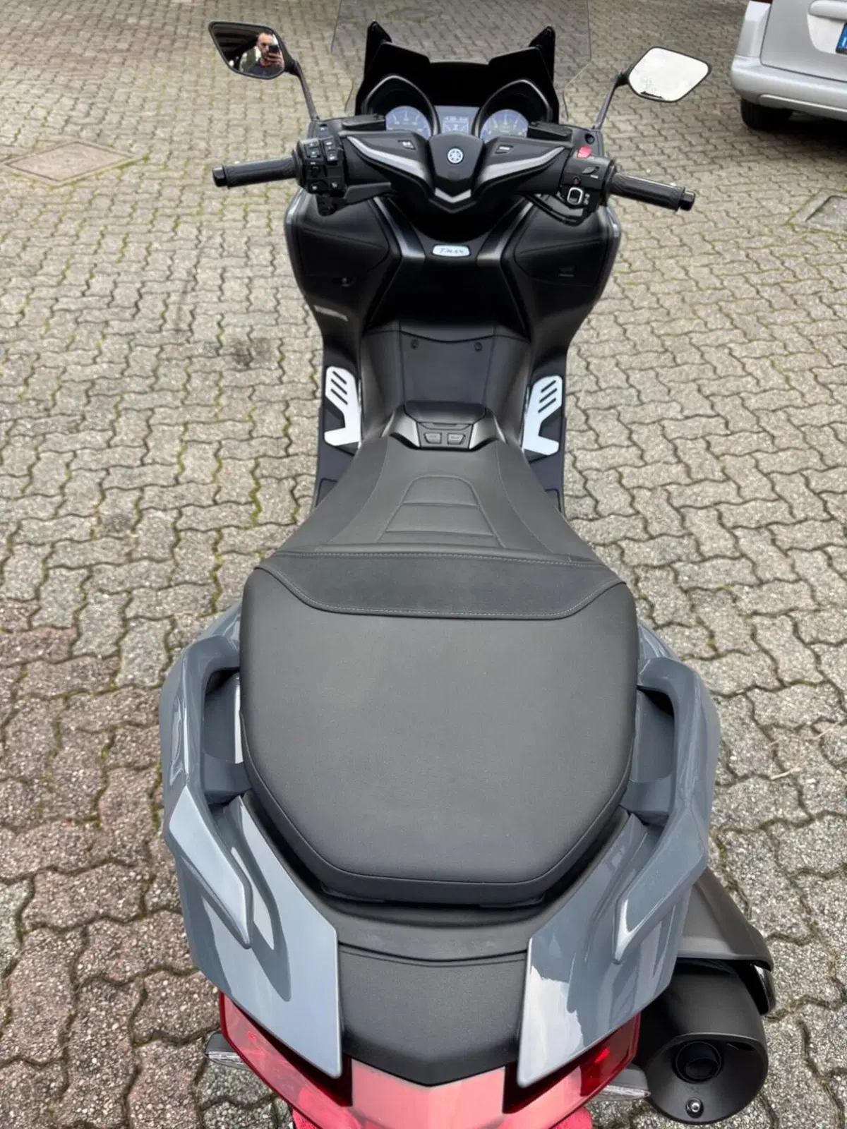 Yamaha T-Max 560 Tech Max (2021) (2)