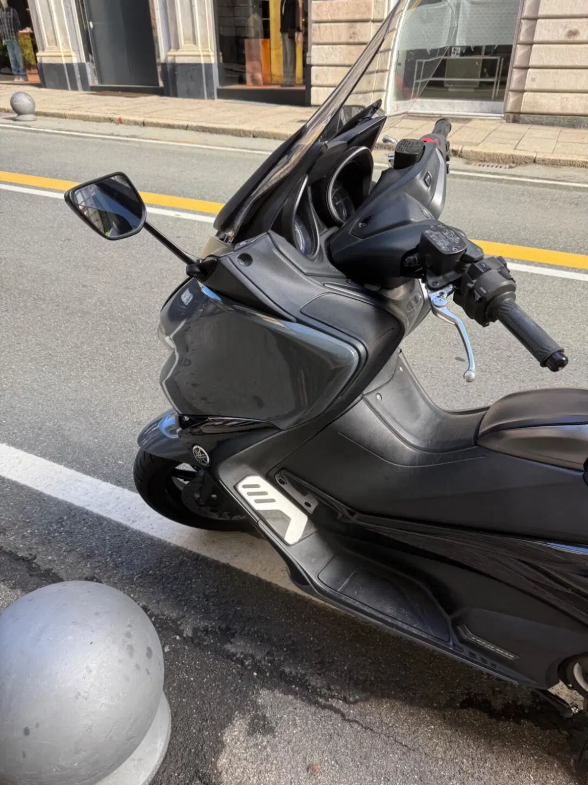 Yamaha T-Max 560 Tech Max (2021) (2)