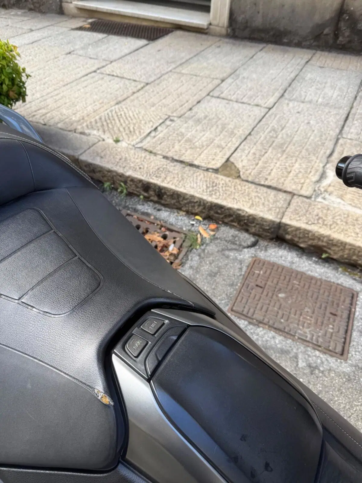 Yamaha T-Max 560 Tech Max (2021) (17)