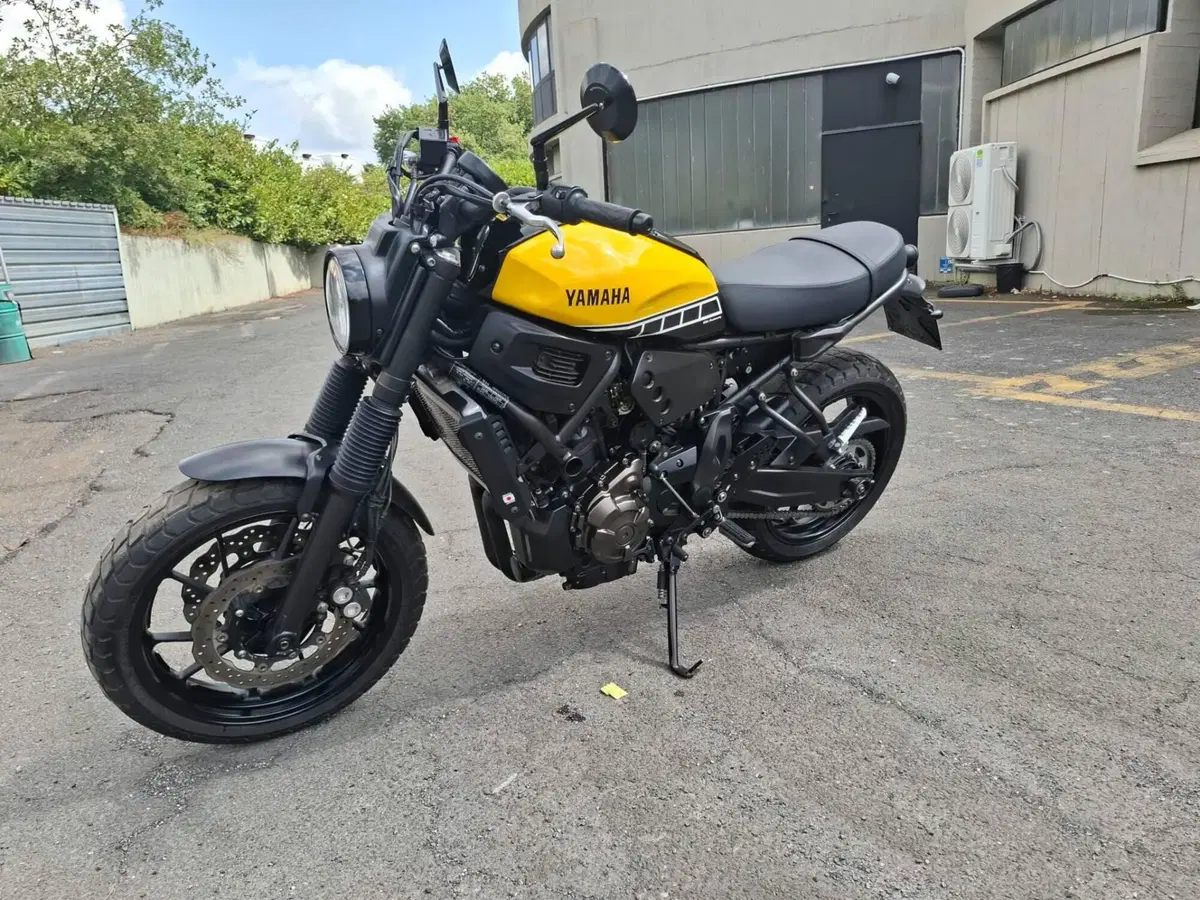 Yamaha XSR 700 ABS 60th Anniversary (2016 - 18) (2)