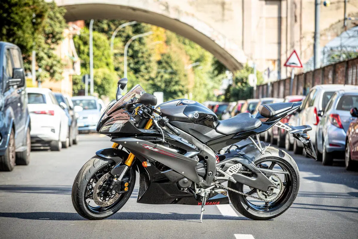 Yamaha YZF R6 (2005 - 06) (4)