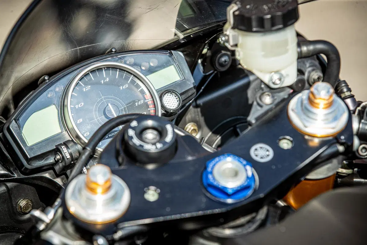 Yamaha YZF R6 (2005 - 06) (7)