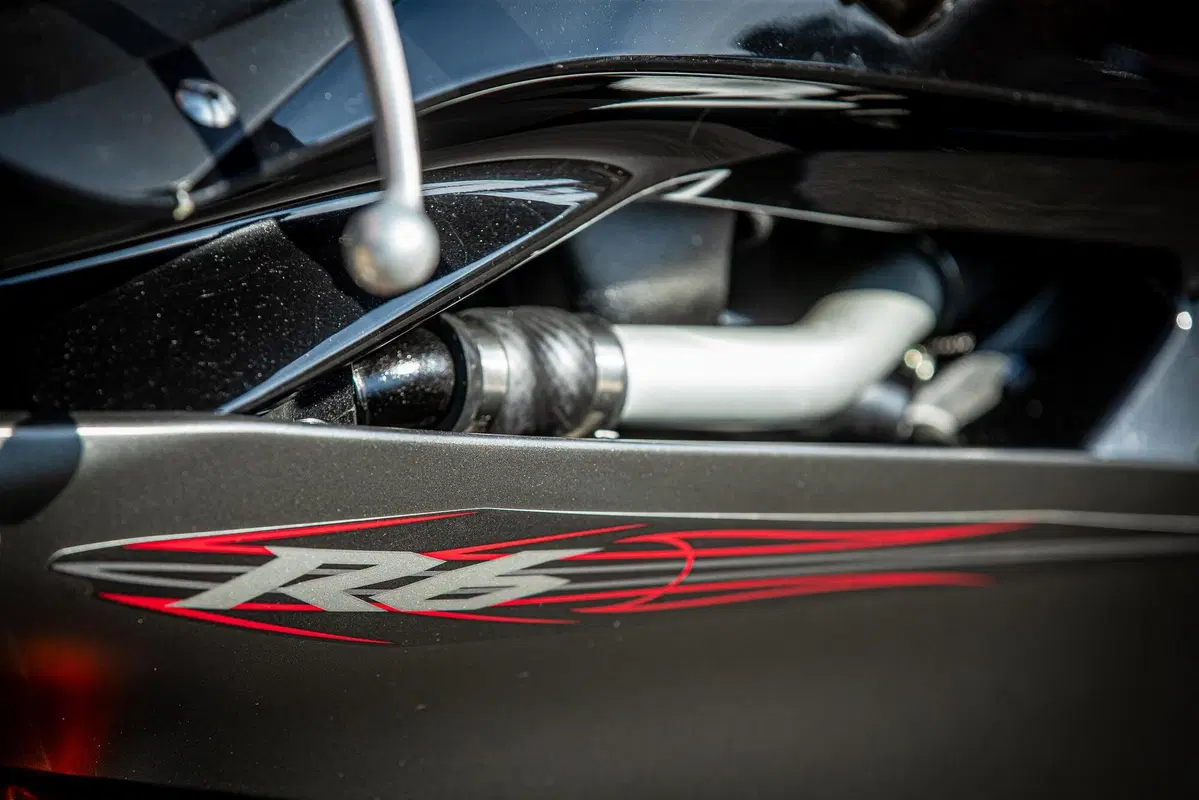 Yamaha YZF R6 (2005 - 06) (10)