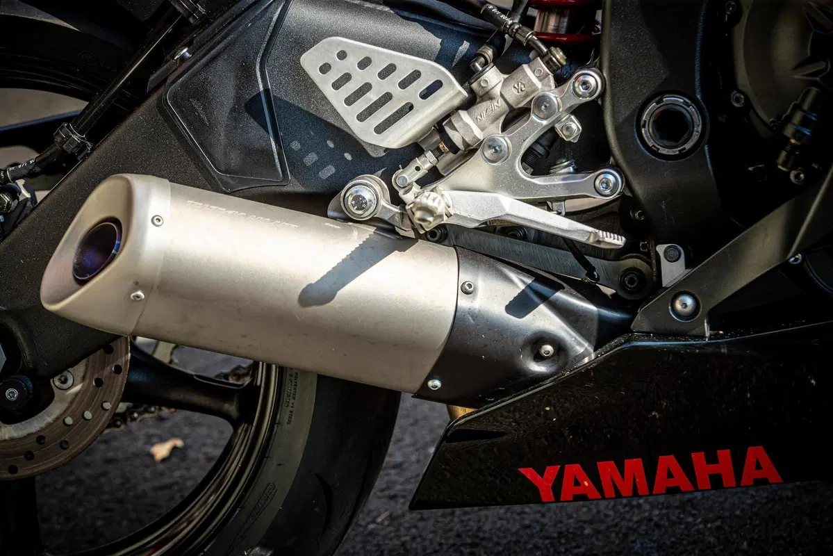 Yamaha YZF R6 (2005 - 06) (12)