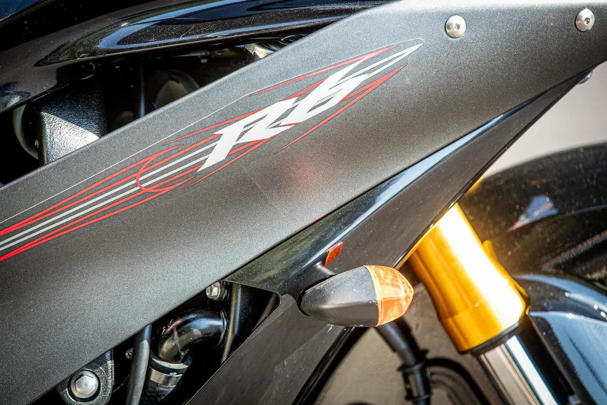 Yamaha YZF R6 (2005 - 06) (15)