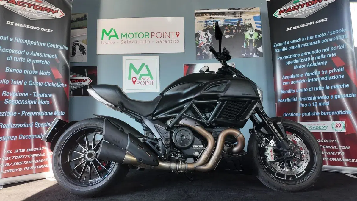 Ducati Diavel 1200 Dark (2012 - 13)