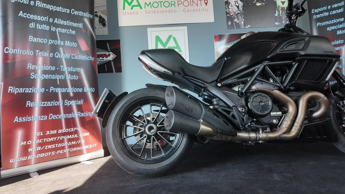 Ducati Diavel 1200 Dark (2012 - 13) (2)