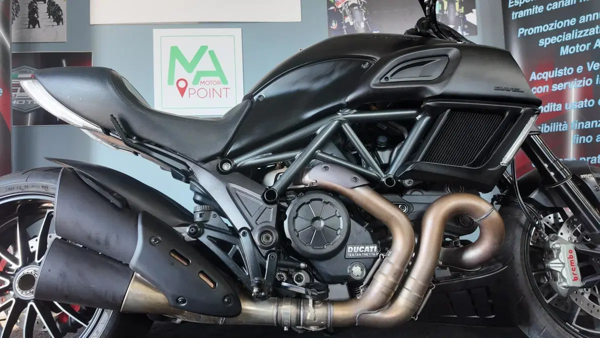 Ducati Diavel 1200 Dark (2012 - 13) (4)