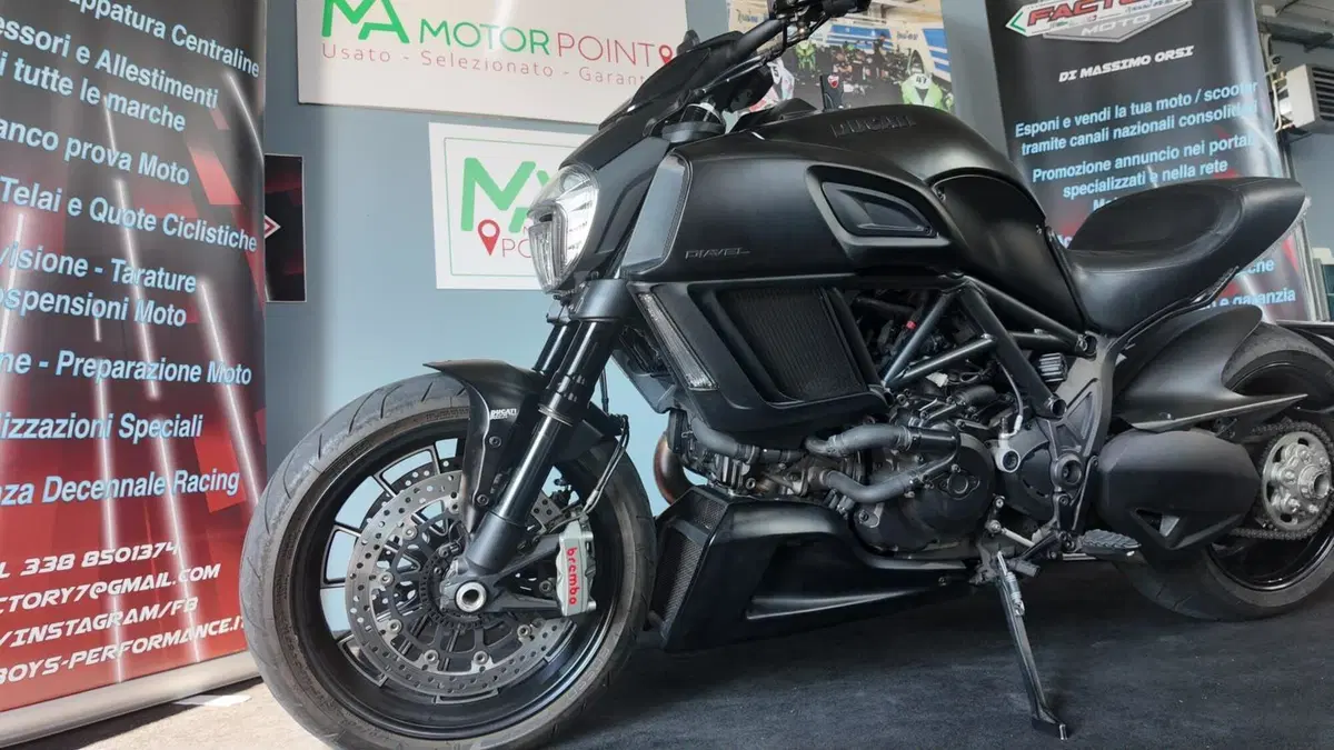 Ducati Diavel 1200 Dark (2012 - 13) (5)