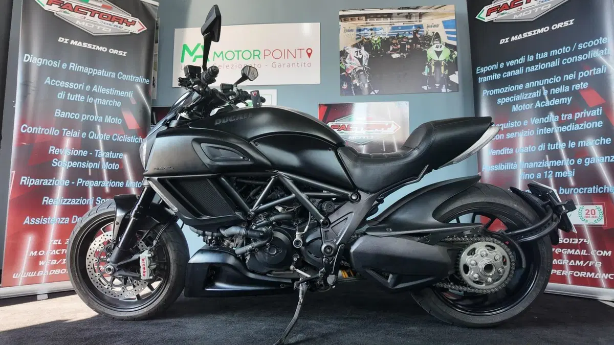 Ducati Diavel 1200 Dark (2012 - 13) (6)