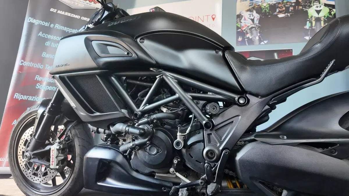 Ducati Diavel 1200 Dark (2012 - 13) (7)