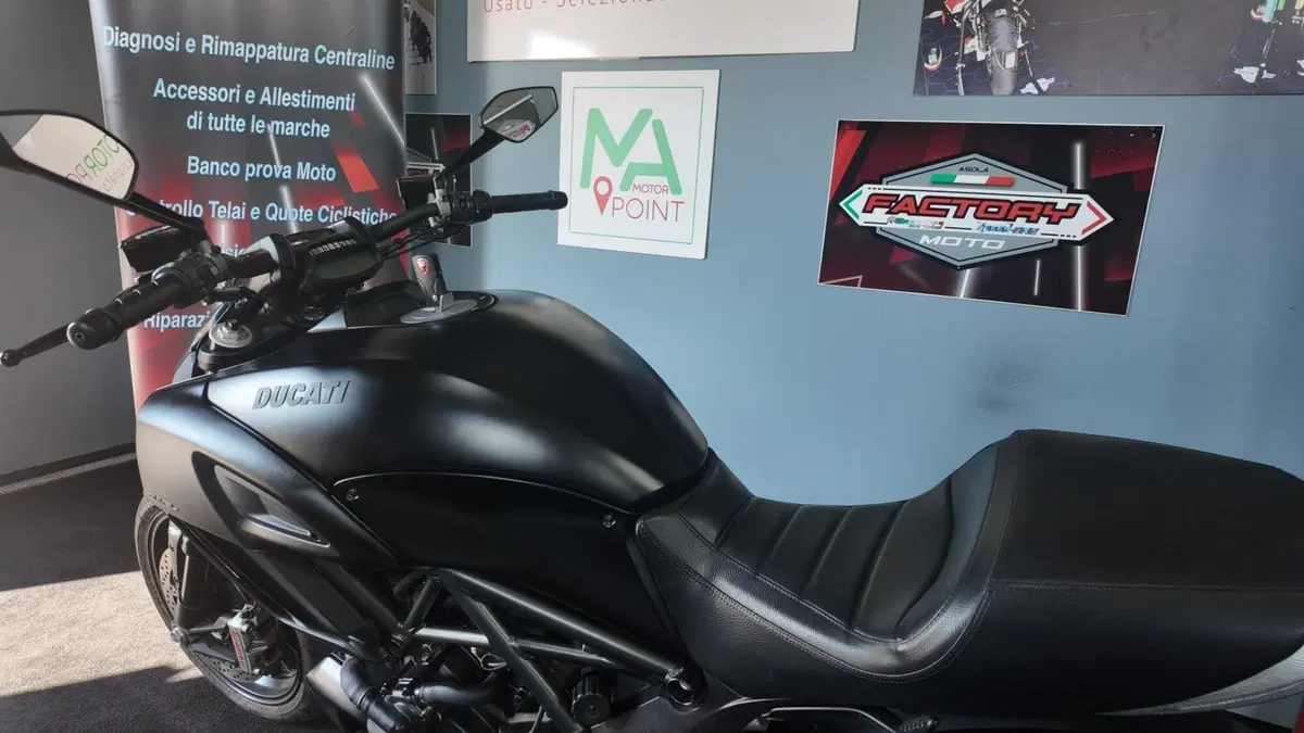 Ducati Diavel 1200 Dark (2012 - 13) (8)
